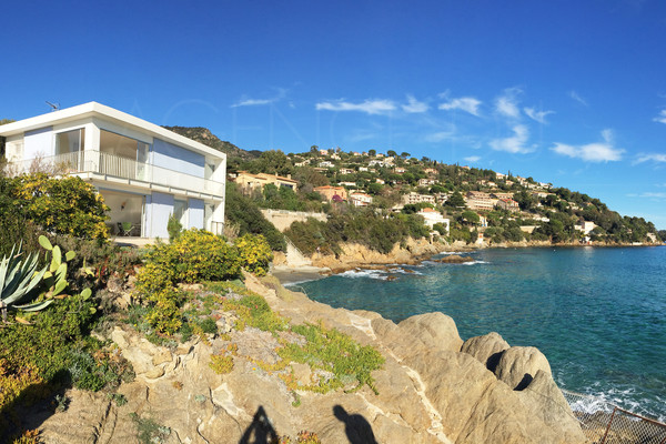 Waterfront property in le Lavandou with private access to the sea