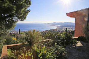 Property with sea view in le Lavandou