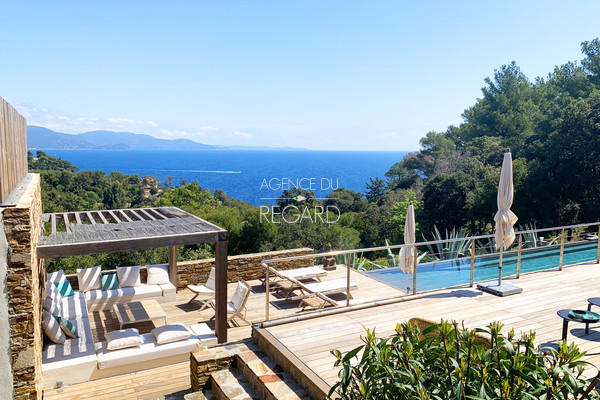 Contemporary villa with sea view in Cap Bénat