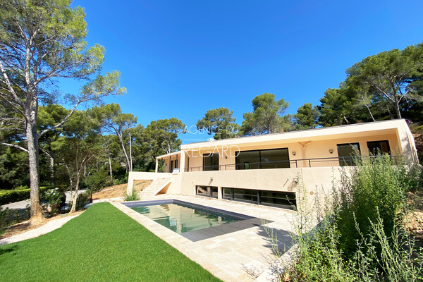 Contemporary villa in Bénat, la Ris