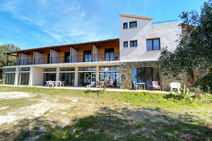 Property with sea view in Le Lavandou