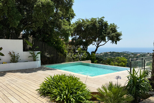 Property with sea view in Cavalaire