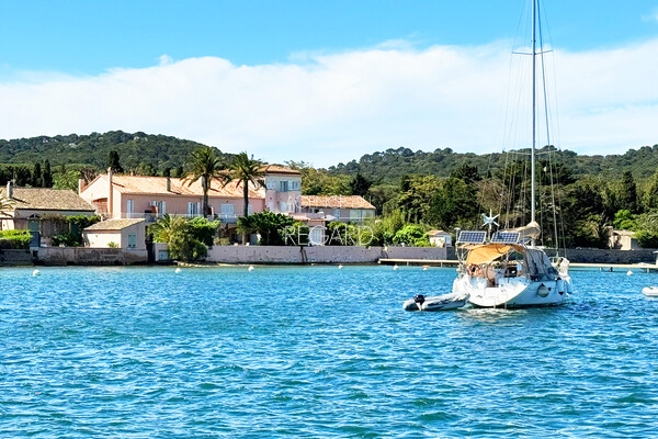 Waterfront apartment in Porquerolles