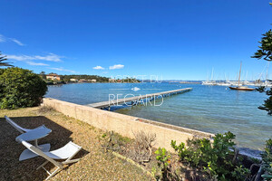 waterfront apartment in Porquerolles
