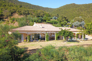 Property with sea view in le Lavandou