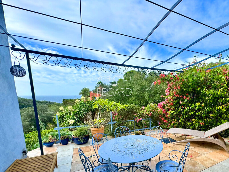 On the island of Levant, with sea view...