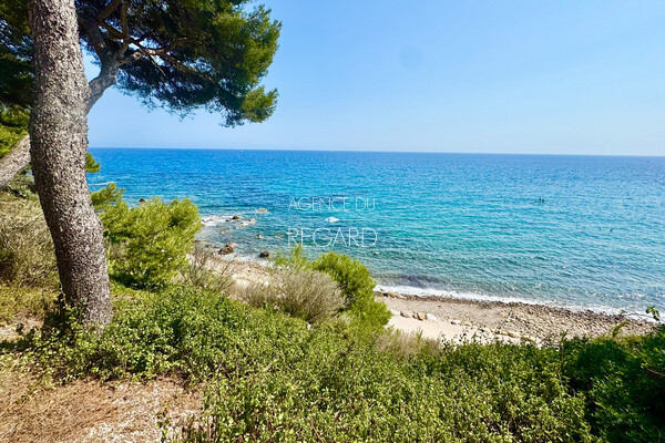Property with sea view in Saint Mandrier, beach by walk...