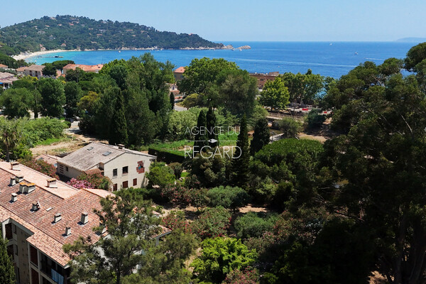 Le Lavandou, beach 2 minutes walk away...