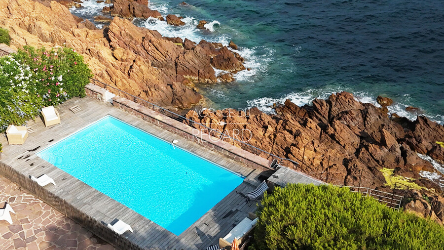 Waterfront property in Saint-Raphael