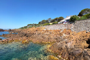 Waterfront property in Saint-Raphael