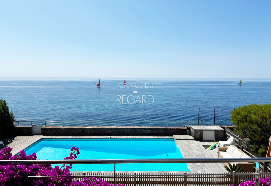 Waterfront property in Saint-Raphael