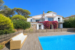 waterfront property in Saint-Raphael