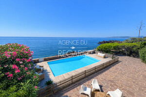 waterfront property in Saint-Raphael