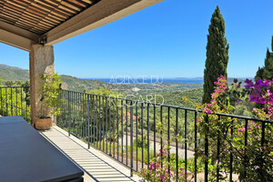 Property with panoramic sea view in Bormes-les-Mimosas