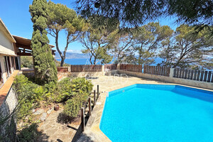 waterfront property in Cap B�nat