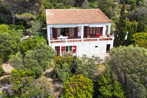 property with sea view in Levant island