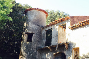 Castle to renovate in Gaou Bénat