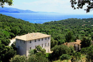 Sea view Castle in Gaou Bénat