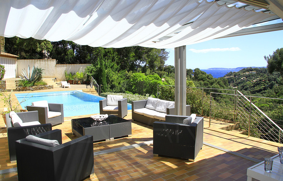 Sea view property in Cap Bénat - THIS PROPERTY HAS BEEN SOLD BY AGENCE DU REGARD